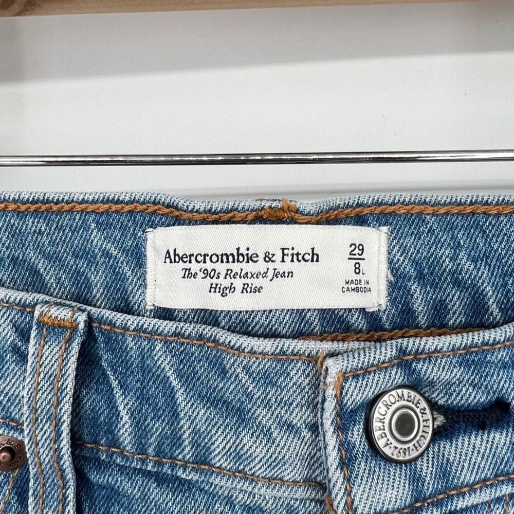 NWT Abercrombie & Fitch The 90s Relaxed High Rise Jeans Light Wash 8‎ Long Tall - Picture 3 of 11
